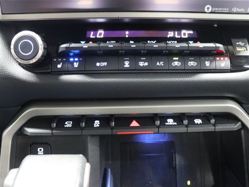 Used 2023 Toyota Tundra Limited AWD/4WD image 33