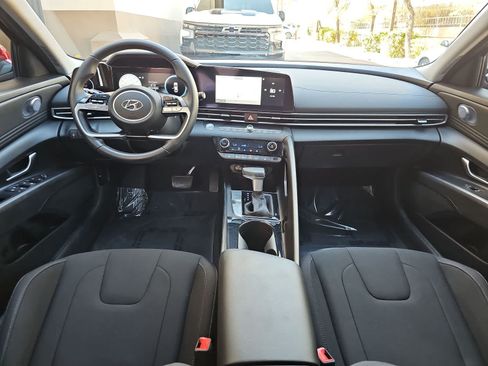 Used 2023 Hyundai Elantra SEL w/ Convenience Package FWD image 14
