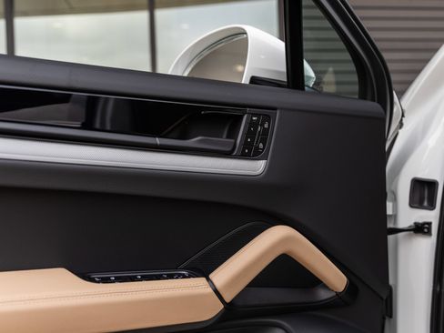 New 2026 Porsche Cayenne Coupe AWD/4WD image 20