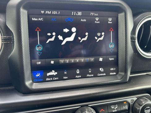 Used 2021 Jeep Gladiator Overland AWD/4WD image 22