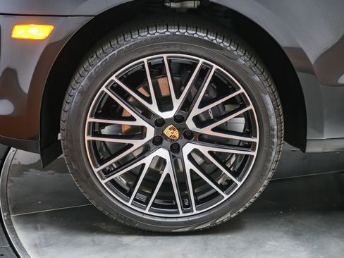 Certified 2026 Porsche Macan AWD/4WD image 13