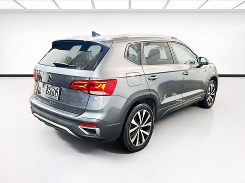 Used 2023 Volkswagen Taos SE w/ Panoramic Sunroof Package AWD/4WD image 4