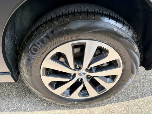 Used 2025 Subaru Outback Premium AWD/4WD image 14