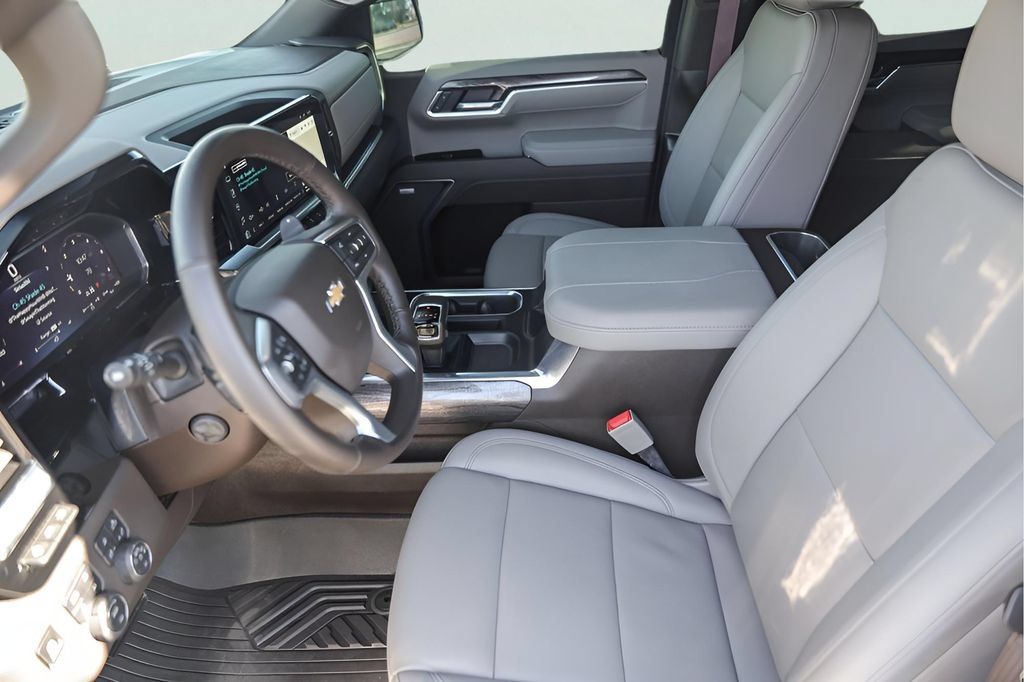 Used 2026 Chevrolet Silverado 1500 LTZ AWD/4WD image 12