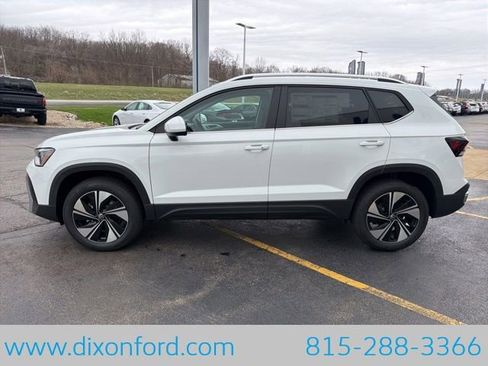 New 2026 Volkswagen Taos SE image 4