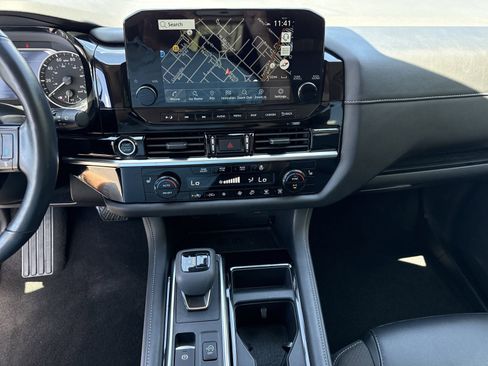 Used 2023 Nissan Pathfinder SL w/ SL Premium Package FWD image 32