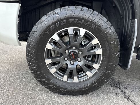 Used 2021 Nissan Titan PRO-4X w/ Pro-4x Convenience Package AWD/4WD image 13