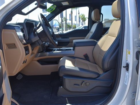 Used 2025 Ford F450 Lariat w/ FX4 Off-Road Package image 25