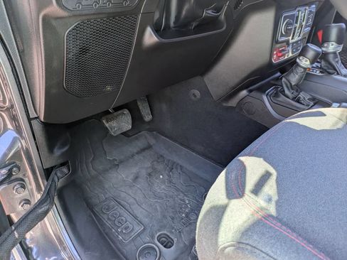 Used 2024 Jeep Gladiator Rubicon w/ Safety Group AWD/4WD image 14