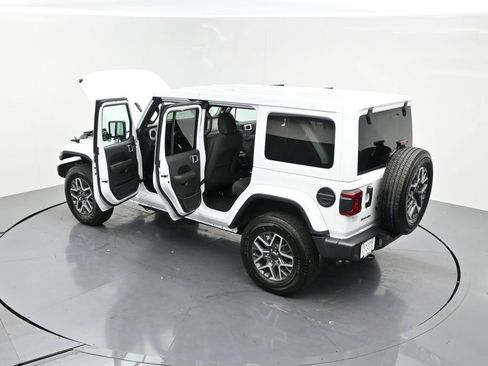 Used 2026 Jeep Wrangler Unlimited Sahara AWD/4WD image 23