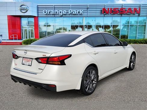 Used 2023 Nissan Altima 2.0 SR image 2