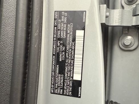 Certified 2025 Volvo XC40 B5 Plus image 27