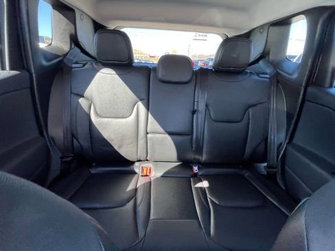 Used 2022 Jeep Renegade Trailhawk image 16