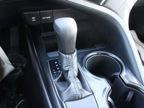 Used 2018 Toyota Camry LE image 24