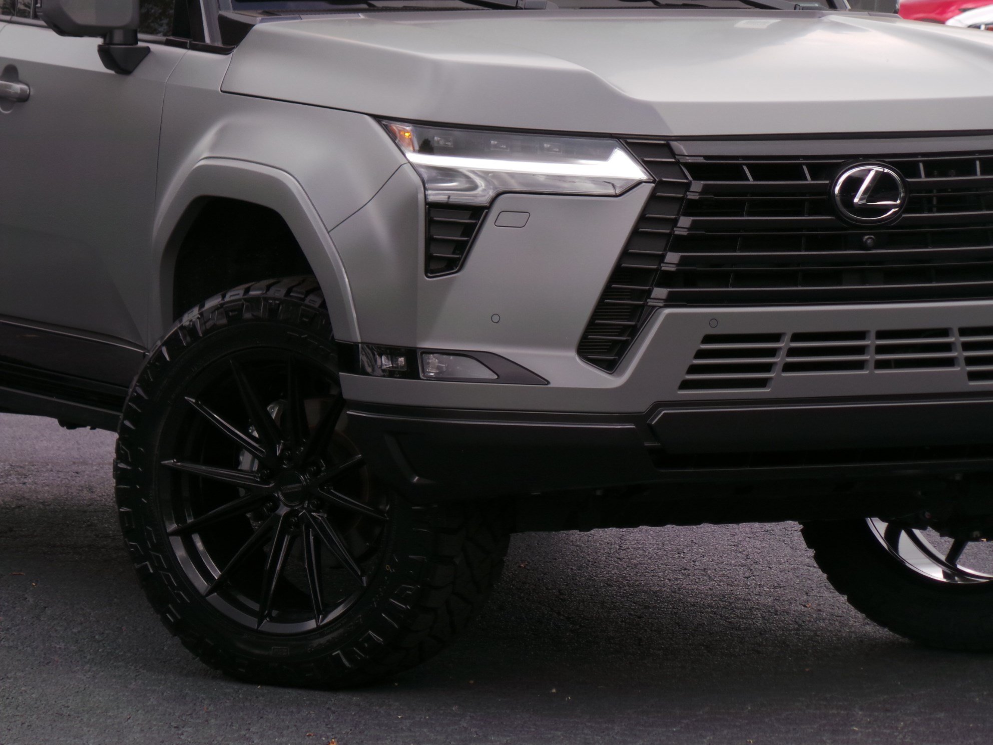 Used 2025 Lexus GX 550 w/ Accessory Package (2T) AWD/4WD image 32