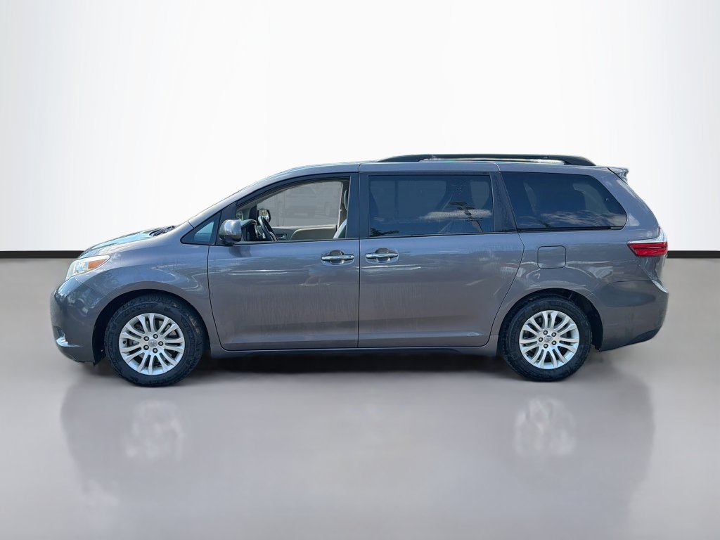 Used 2016 Toyota Sienna XLE FWD image 7