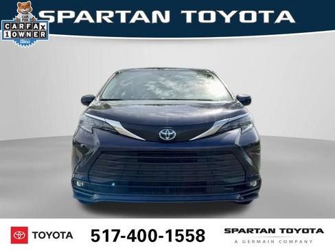 Used 2025 Toyota Sienna XLE FWD image 11
