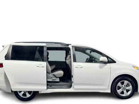 Used 2020 Toyota Sienna LE FWD image 8
