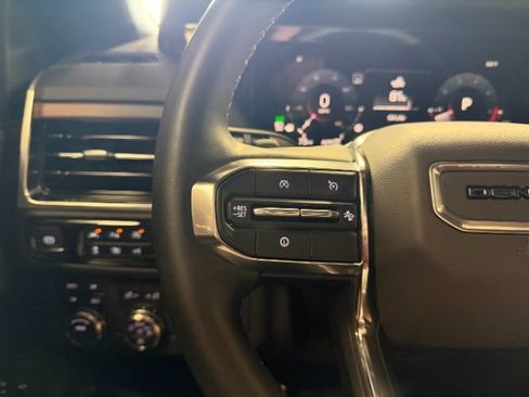 Used 2025 GMC Yukon XL Denali AWD/4WD image 23