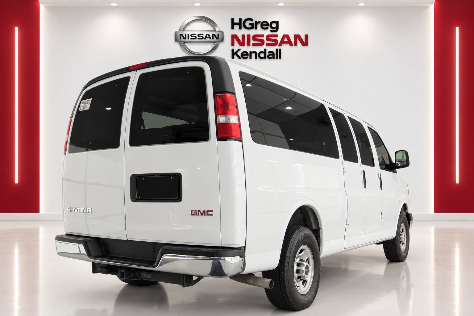 Used 2023 GMC Savana 3500 LS w/ Chrome Appearance Package RWD image 4