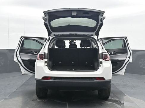 Used 2022 Jeep Compass Latitude image 25