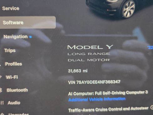 Used 2022 Tesla Model Y Long Range AWD/4WD image 18
