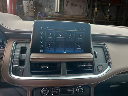 Certified 2024 Chevrolet Suburban High Country AWD/4WD image 25