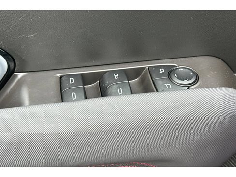 Used 2025 Chevrolet Colorado Z71 AWD/4WD image 12