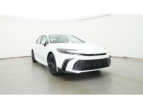 New 2026 Toyota Camry SE image 30