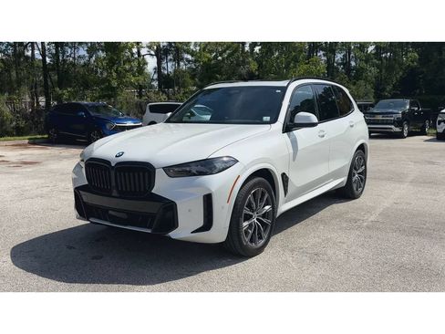 Used 2025 BMW X5 xDrive40i w/ M Sport Package AWD/4WD image 4