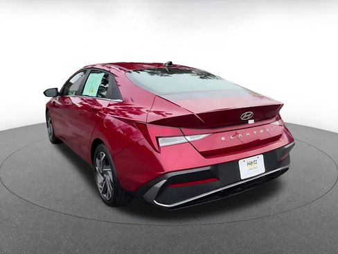 Used 2025 Hyundai Elantra SEL image 11