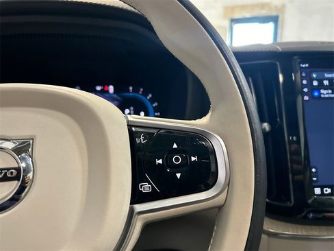 Certified 2023 Volvo XC60 B5 Ultimate w/ Climate Package image 14