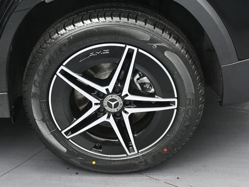 Used 2024 Mercedes-Benz EQB 300 4MATIC image 12