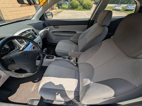 Used 2011 Hyundai Accent SE FWD image 4