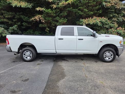 Used 2024 RAM 3500 Tradesman w/ Chrome Appearance Group AWD/4WD image 5