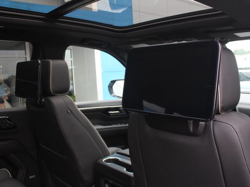 New 2026 Chevrolet Suburban Premier AWD/4WD image 17