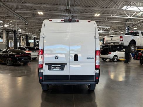 Used 2024 RAM ProMaster 2500 w/ Convenience Group FWD image 8