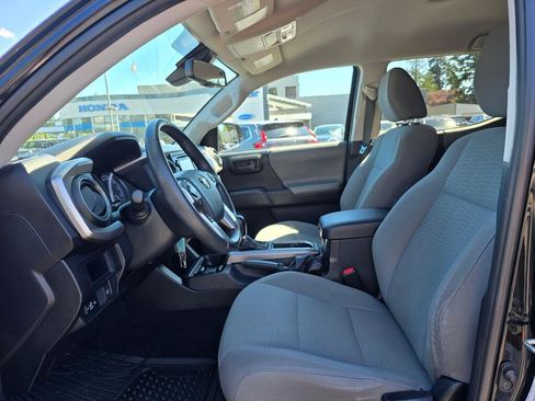 Used 2019 Toyota Tacoma SR5 AWD/4WD image 3