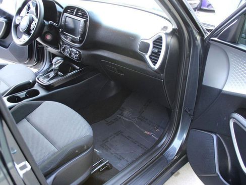 Used 2023 Kia Soul LX image 19