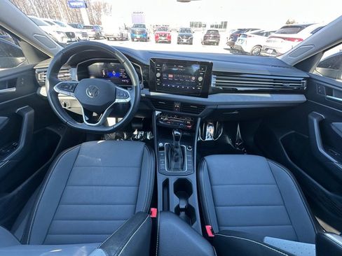 Used 2025 Volkswagen Jetta SE image 23