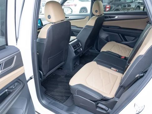 New 2026 Volkswagen Atlas Cross Sport SE image 28