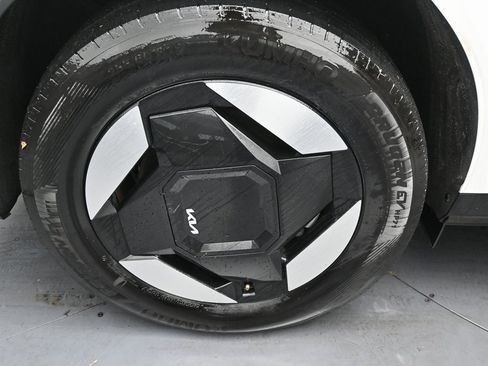 Used 2024 Kia EV9 Light Long Range image 40