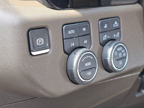 Used 2024 Chevrolet Silverado 3500 LTZ w/ LTZ Convenience Package AWD/4WD image 25