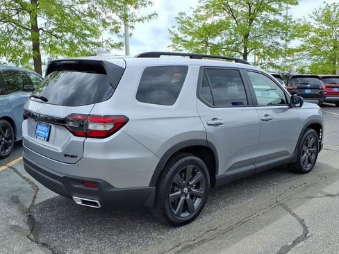 Certified 2025 Honda Pilot Sport image 10