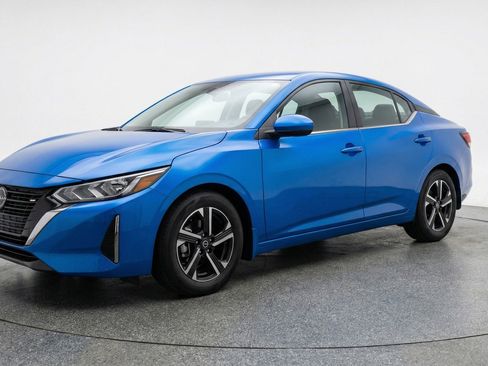 Used 2025 Nissan Sentra SV image 3