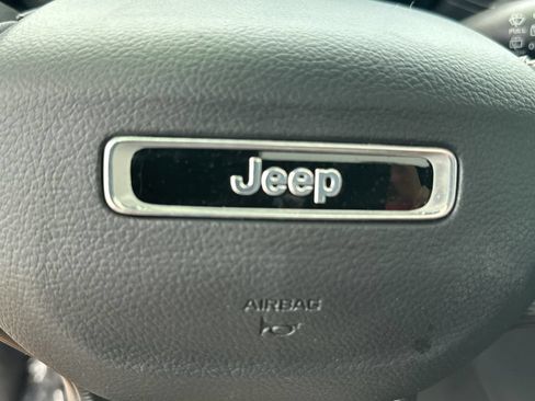 Used 2024 Jeep Grand Cherokee Altitude AWD/4WD image 31