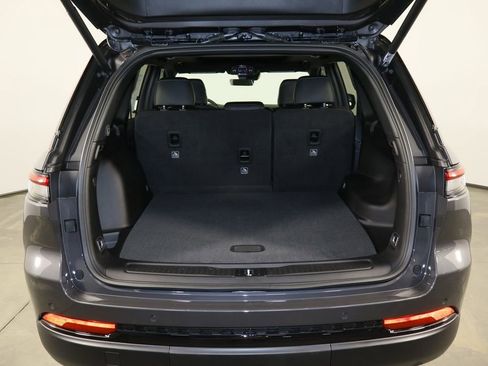 New 2025 Jeep Grand Cherokee Limited image 18