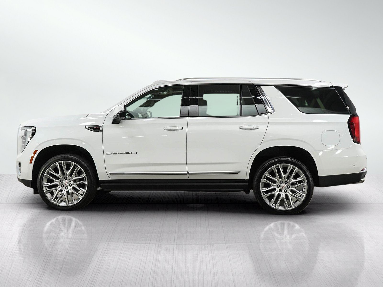 Used 2026 GMC Yukon Denali w/ Denali Reserve Package AWD/4WD image 2