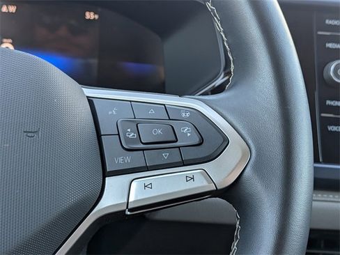 Certified 2024 Volkswagen Taos SE image 31