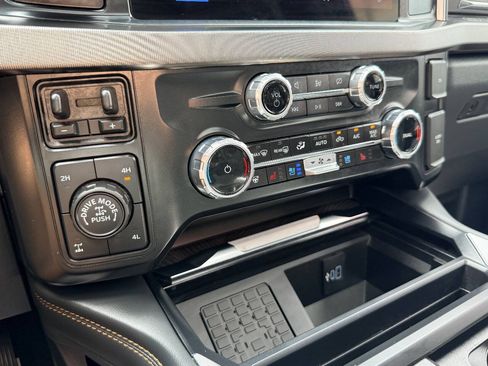 Used 2024 Ford F250 Platinum w/ Tremor Off-Road Package AWD/4WD image 31